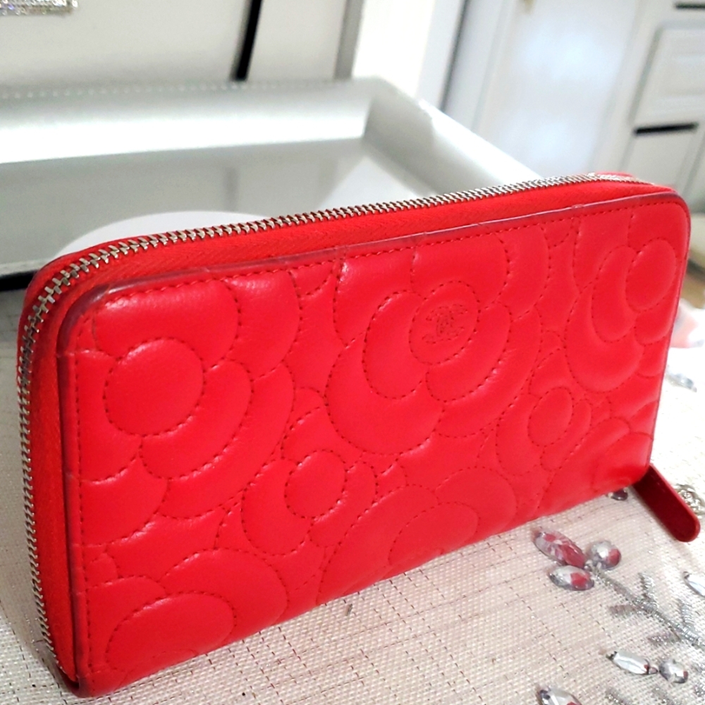 🇮🇹RARE Stuning CHANEL Camelia Red Quilted Lambskin Zip Around Long Wallet❤️❤️❤ - Picture 3 of 17